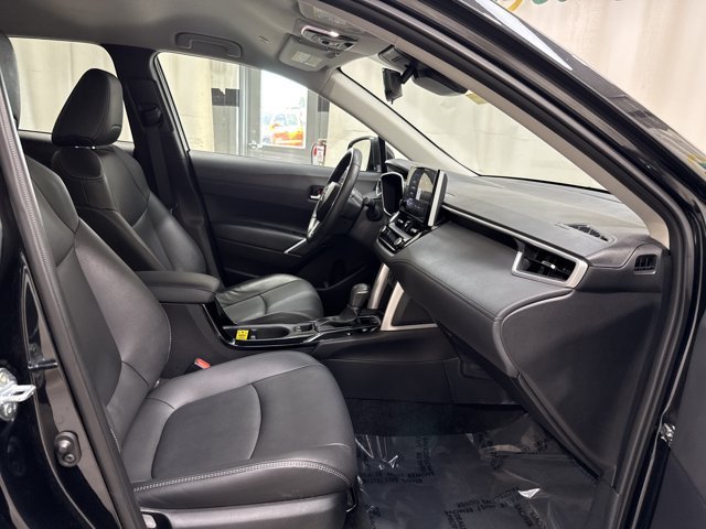 Used 2025 Toyota Corolla Cross XLE FWD image 29