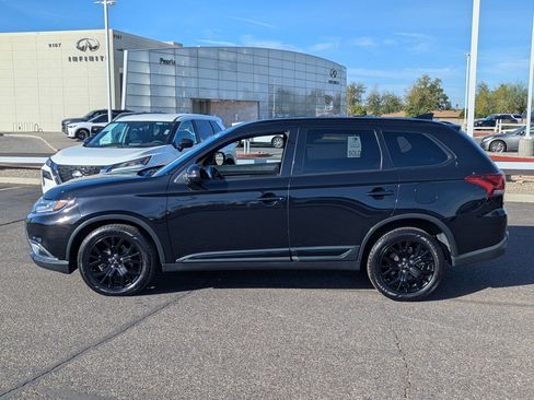 Used 2018 Mitsubishi Outlander LE image 3
