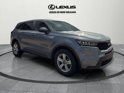 Used 2023 Kia Sorento LX image 1