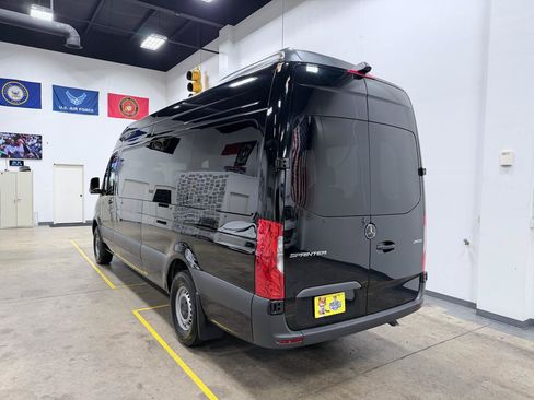 Used 2025 Mercedes-Benz Sprinter 2500 image 5