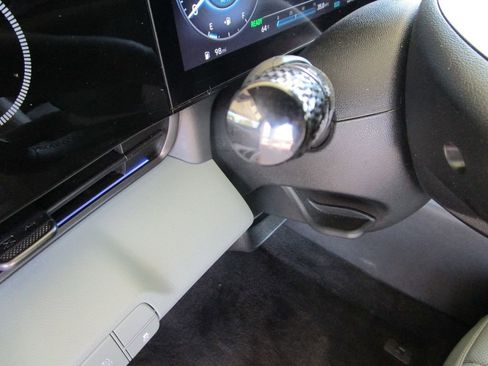 Used 2025 Hyundai Elantra Limited image 22