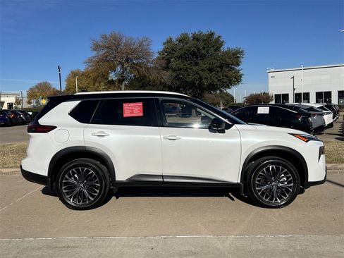 Certified 2025 Nissan Rogue SL w/ Tech Package image 3