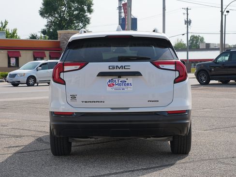 Used 2022 GMC Terrain SLE w/ Driver Convenience Package AWD/4WD image 4