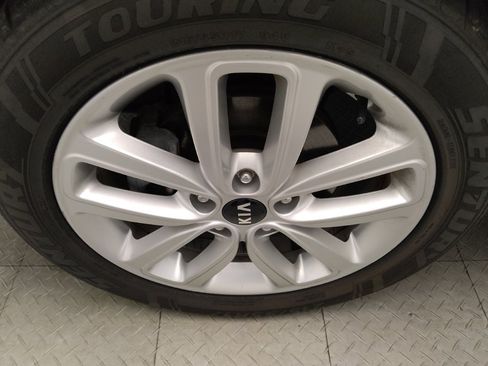 Used 2019 Kia Soul + FWD image 31