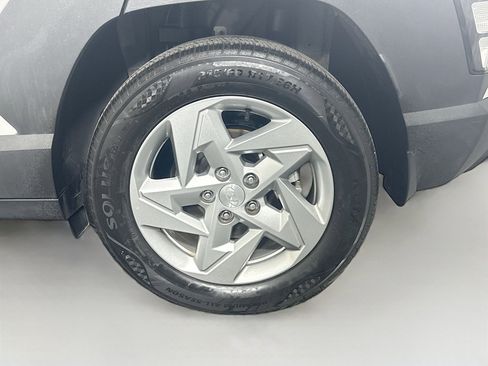 Used 2025 Hyundai Kona SE image 11