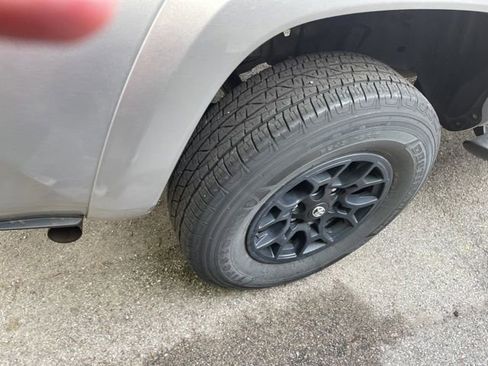 Used 2022 Toyota Tacoma SR5 w/ Technology Package image 9