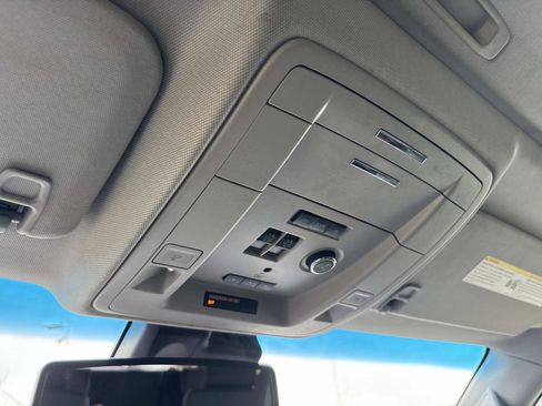 Used 2019 GMC Yukon XL SLT w/ Premium Edition image 27