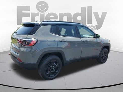 Used 2023 Jeep Compass Trailhawk w/ Trailhawk Convenience Group AWD/4WD image 5