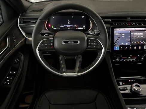 New 2025 Jeep Grand Cherokee Limited image 11