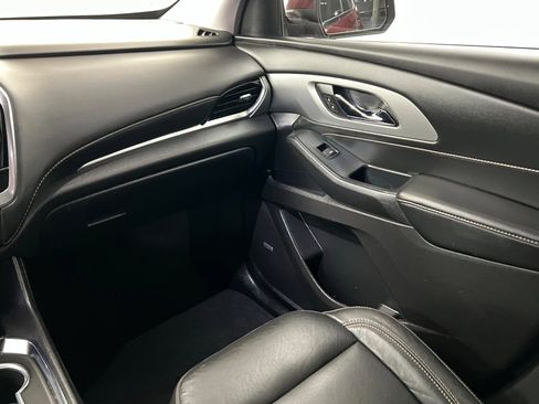 Used 2021 Chevrolet Traverse RS image 11