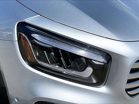 Used 2025 Mercedes-Benz GLB 250 image 27