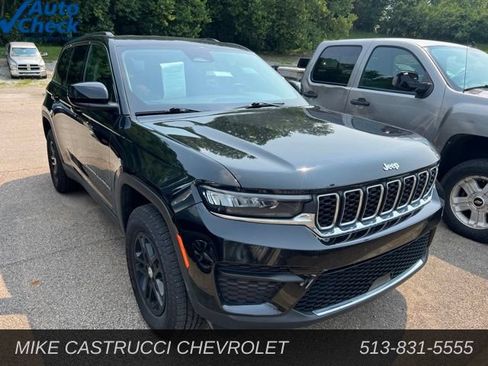Used 2023 Jeep Grand Cherokee Laredo AWD/4WD image 2