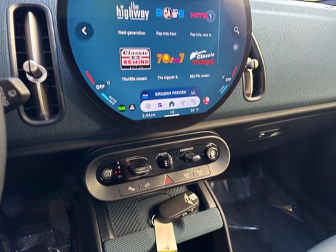 Used 2025 MINI Cooper Countryman S w/ Comfort Package Max image 18