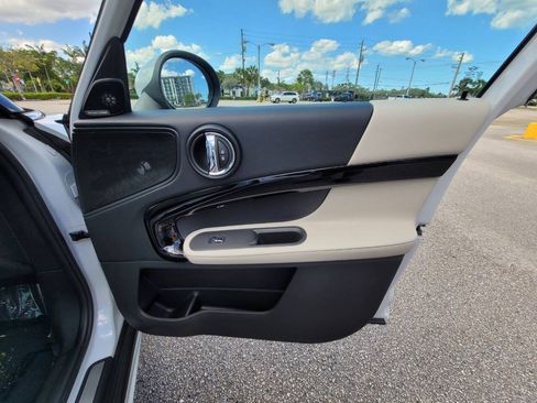 Used 2019 MINI Cooper Countryman w/ Premium Package FWD image 17