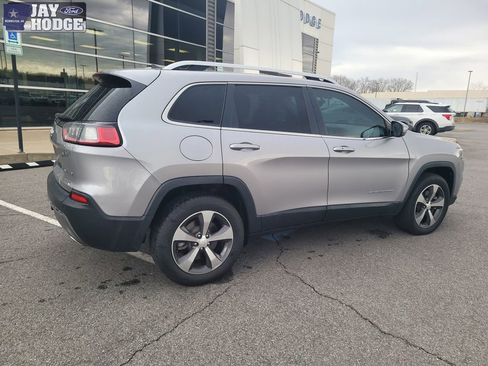 Used 2019 Jeep Cherokee Limited w/ Trailer Tow Group image 3