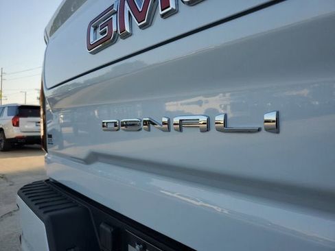 New 2026 GMC Sierra 2500 Denali w/ Denali Reserve Package AWD/4WD image 9