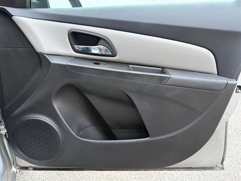 Used 2014 Chevrolet Cruze LT image 27