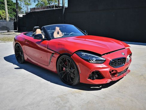 Used 2025 BMW Z4 M40i w/ Edition image 3