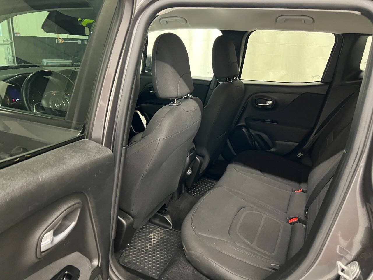 Used 2019 Jeep Renegade Latitude w/ Cold Weather Group AWD/4WD image 9