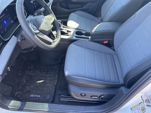 New 2026 Volkswagen Jetta SE image 10