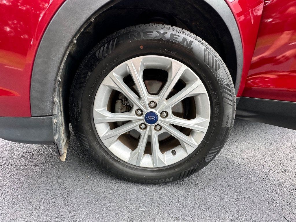 Used 2017 Ford Escape SE FWD image 30