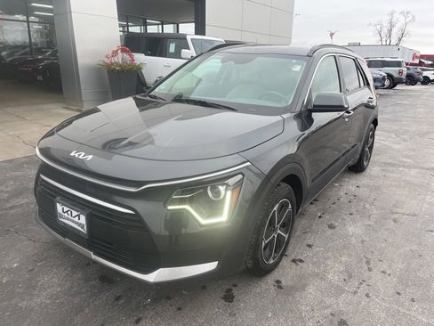 Certified 2023 Kia Niro EX image 1