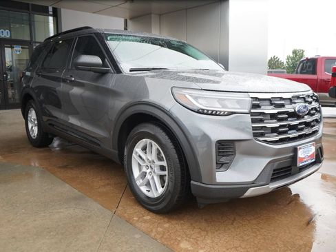 New 2026 Ford Explorer Active RWD image 3