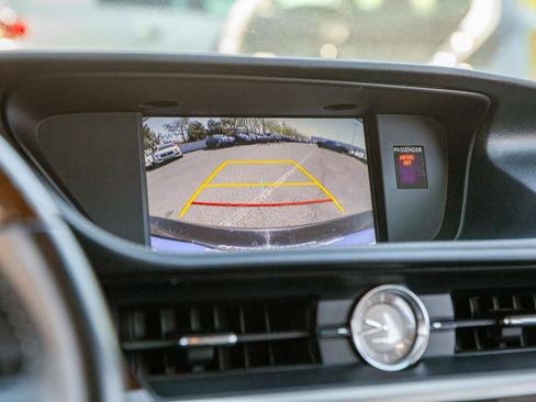 Used 2015 Lexus ES 350 w/ Premium Package image 16