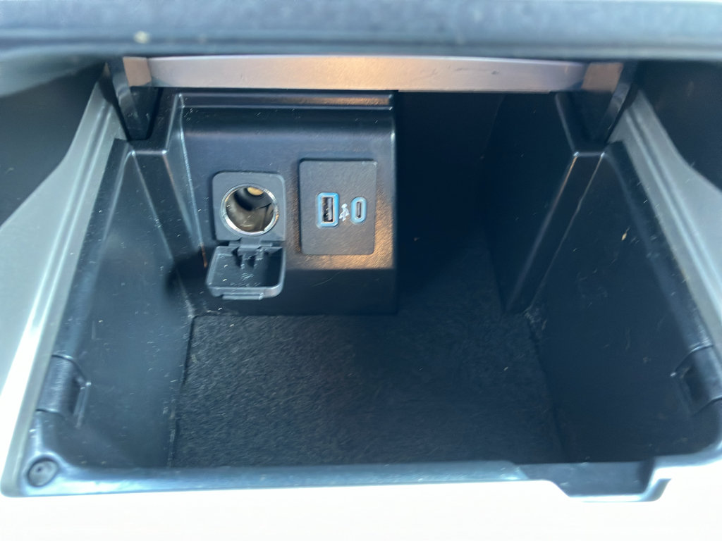 Used 2022 Ford Explorer XLT w/ Equipment Group 202A AWD/4WD image 21