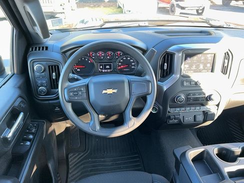 Used 2025 Chevrolet Silverado 2500 Custom w/ Custom Value Package image 15