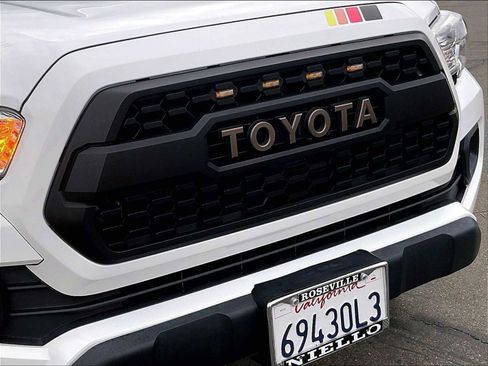 Used 2022 Toyota Tacoma SR5 w/ Trail Edition AWD/4WD image 32