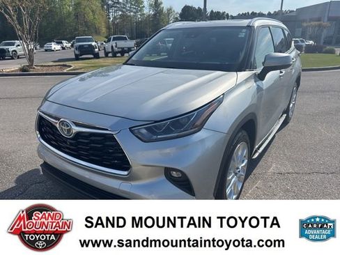 Used 2022 Toyota Highlander Limited image 7