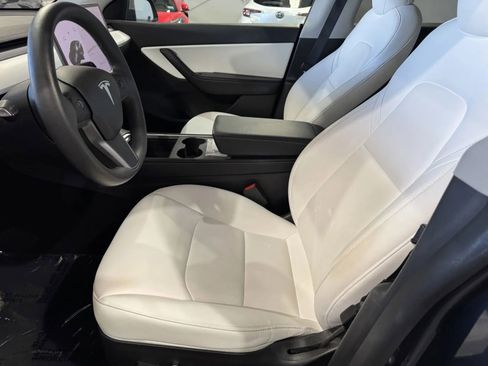 Used 2021 Tesla Model Y Long Range image 12