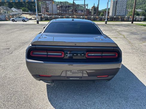 Used 2022 Dodge Challenger R/T RWD image 4
