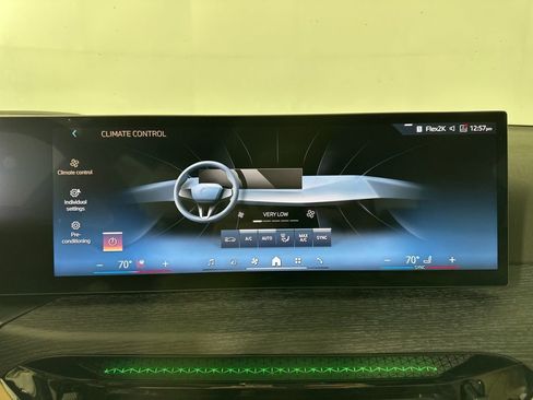 Used 2025 BMW 330i xDrive Sedan w/ Premium Package image 18