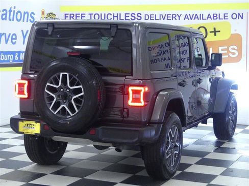 Used 2025 Jeep Wrangler Unlimited Sahara AWD/4WD image 7