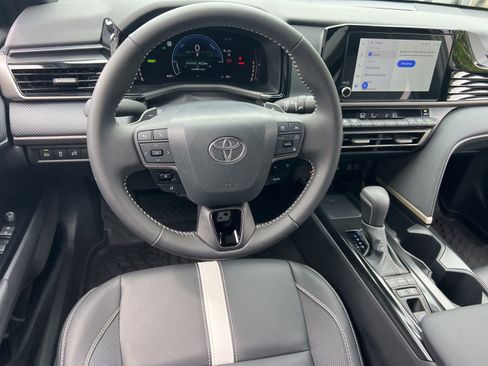 Used 2026 Toyota Camry SE FWD image 34