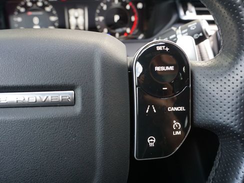 Used 2018 Land Rover Range Rover Velar R-Dynamic SE AWD/4WD image 34