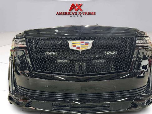 Used 2022 Cadillac Escalade ESV Premium Luxury AWD/4WD image 9