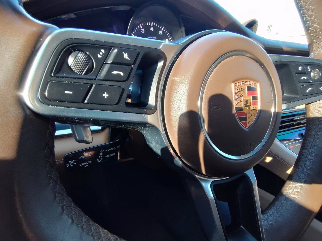 Used 2018 Porsche Panamera RWD image 23
