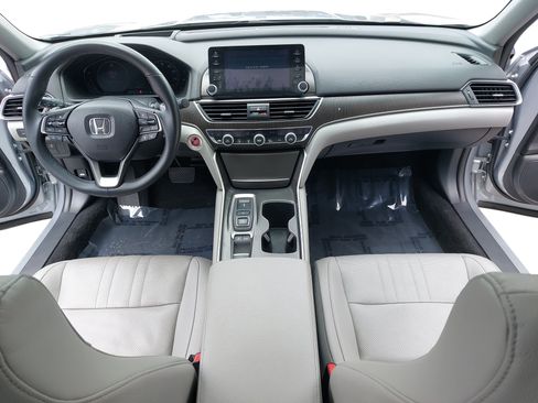 Used 2019 Honda Accord Touring image 9