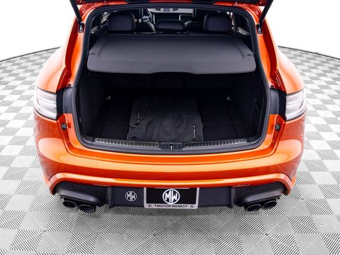Certified 2023 Porsche Macan S AWD/4WD image 33