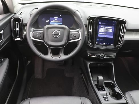 Used 2025 Volvo XC40 B5 Core image 13