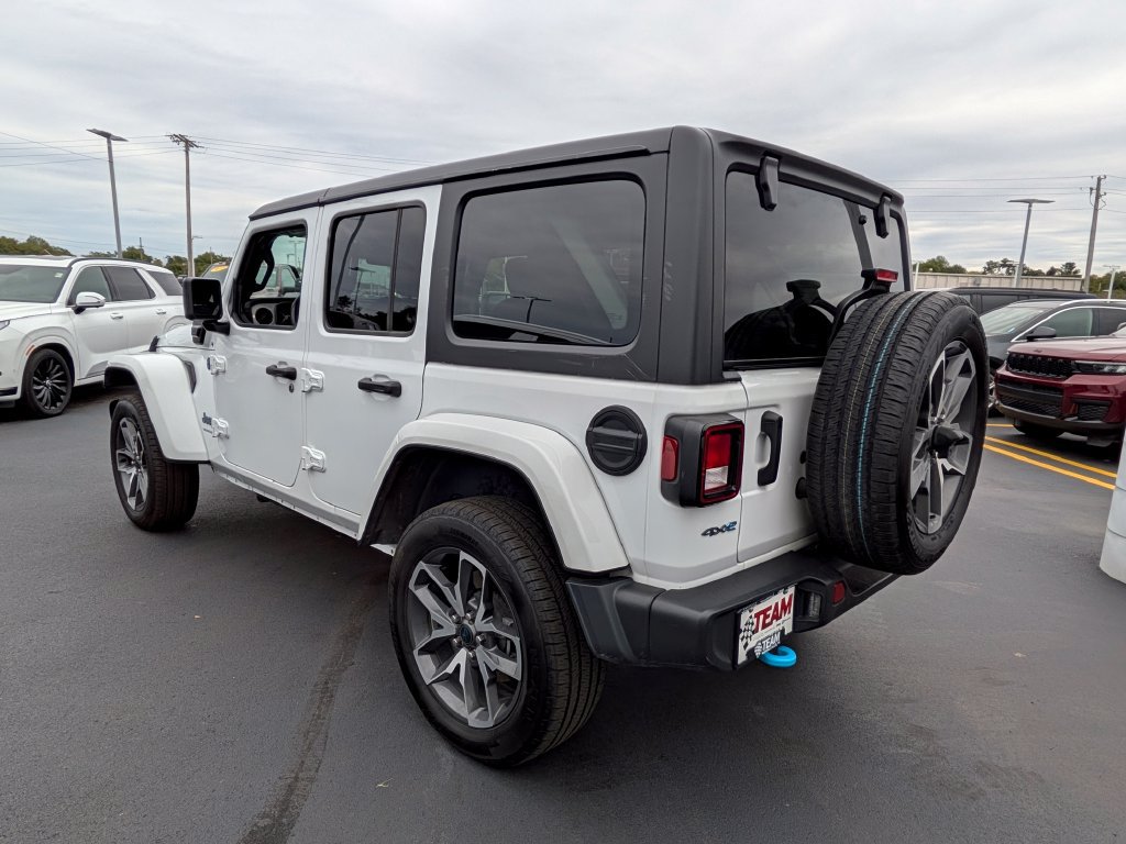 Used 2024 Jeep Wrangler Unlimited AWD/4WD image 9