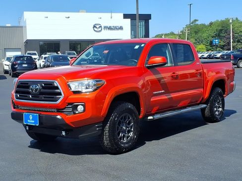Used 2018 Toyota Tacoma SR5 AWD/4WD image 1