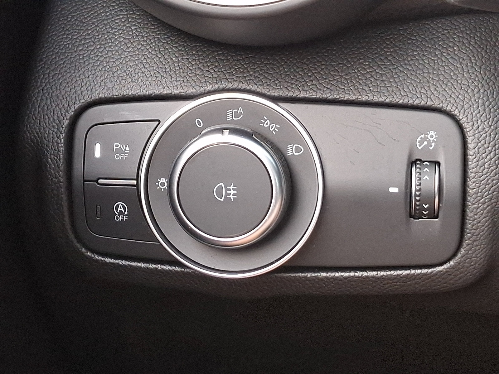 Used 2025 Alfa Romeo Giulia AWD w/ Driving Assist Package image 25