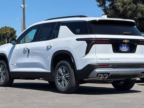 New 2026 Chevrolet Traverse LT w/ Driver Confidence Package image 7