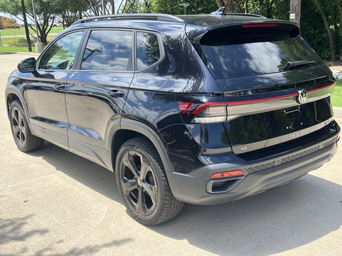Certified 2025 Volkswagen Taos SE AWD/4WD image 7
