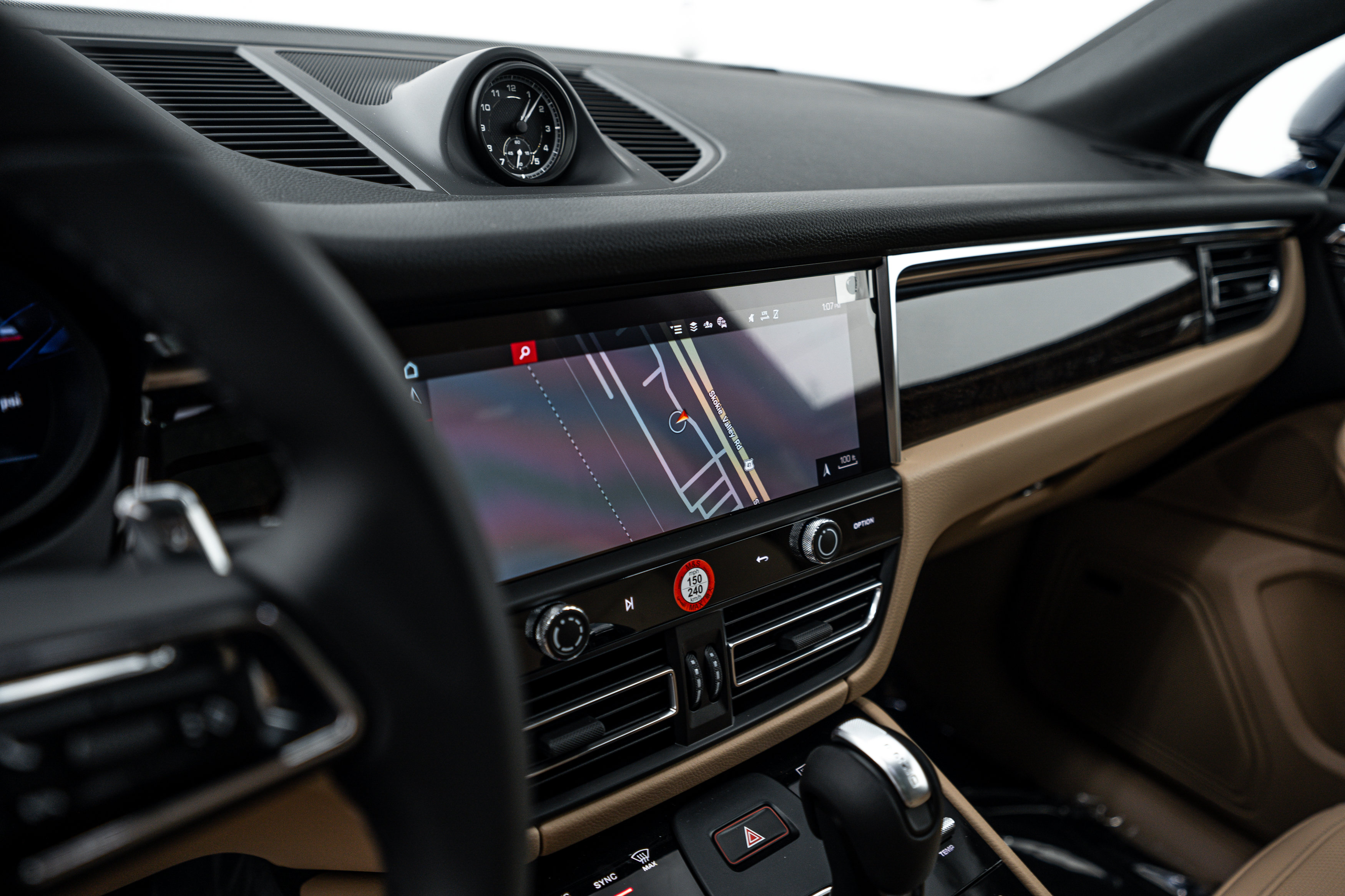 Certified 2026 Porsche Macan AWD/4WD image 13