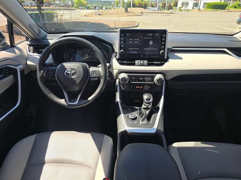 Used 2022 Toyota RAV4 Limited AWD/4WD image 18